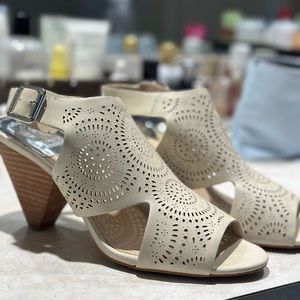 Vince Camuto Sandals